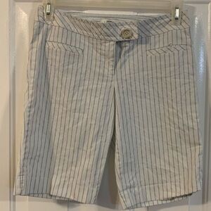 Ann Taylor Loft white shorts with black stripes size 2 EUC
